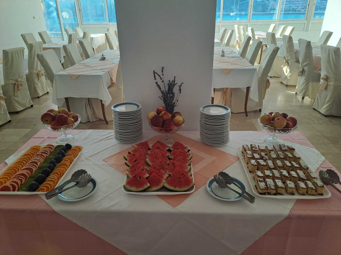 Food & Drinks 3, Hotel Tolero, Ploče