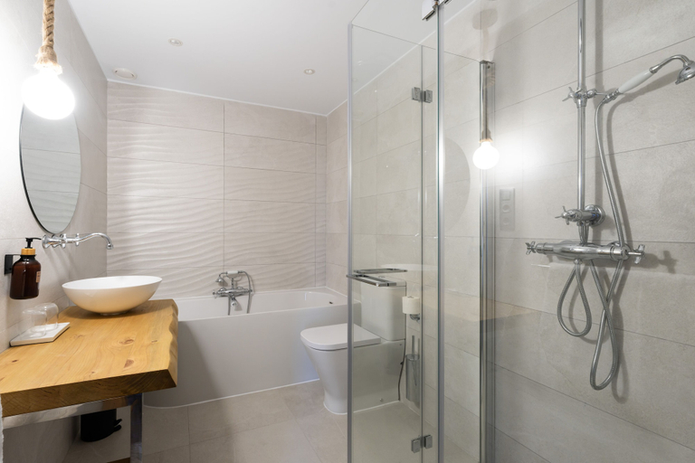 Bathroom 3, Soloandie, Vizcaya