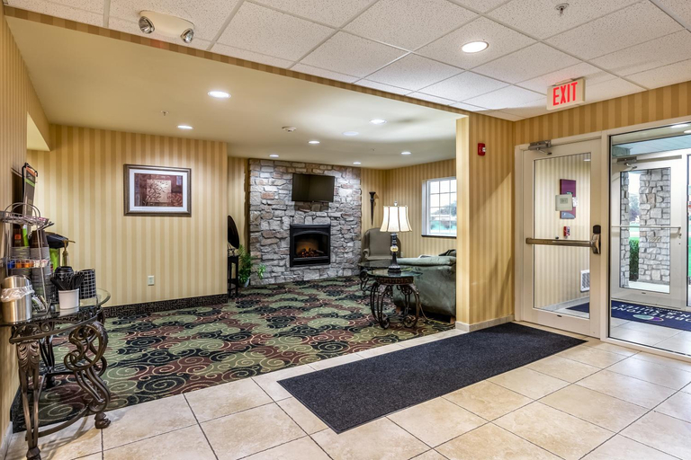 Public Area 2, Cobblestone Inn & Suites - Vinton, Benton