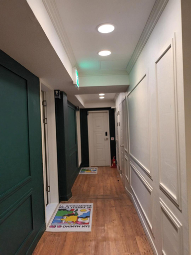 Public Area 2, Elephant Hostel, Jung