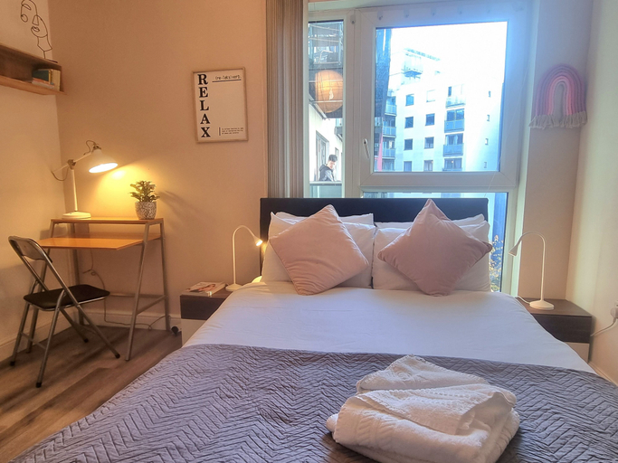 Bedroom 3, 2-bed 2-bath Greenwich Apartment with balcony & lift, London