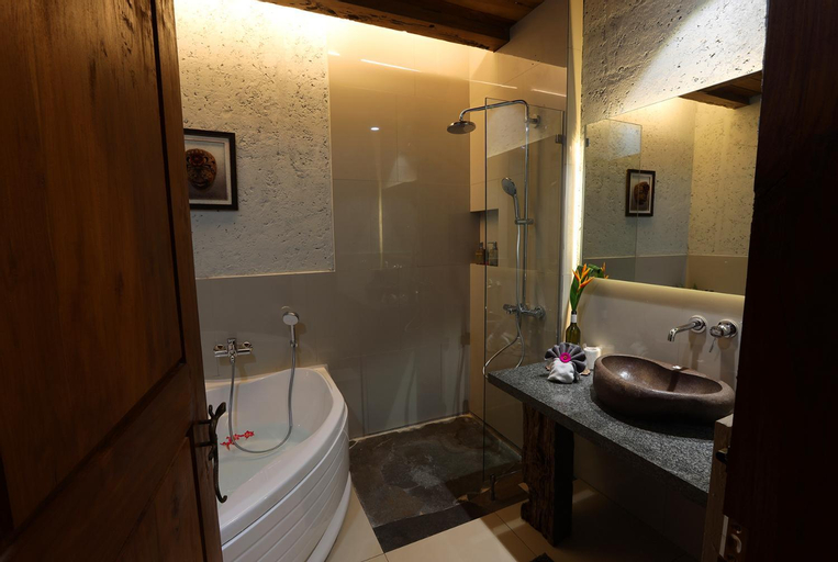 Bathroom 10