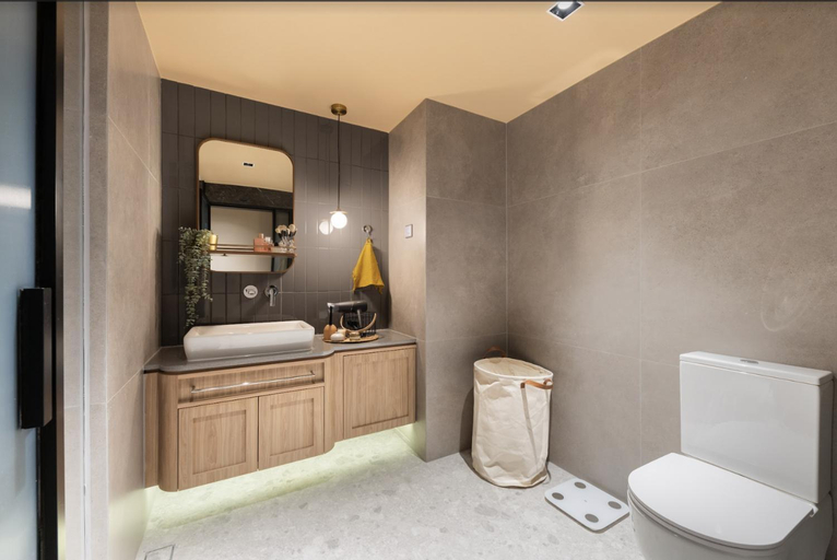 Bathroom 12