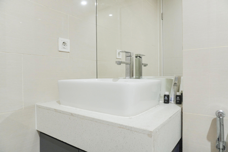 Bedroom 4, Well Furnished Studio Room Daan Mogot City Apartment By Travelio, West Jakarta