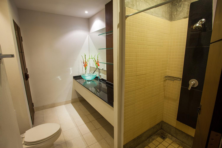 Bathroom 15