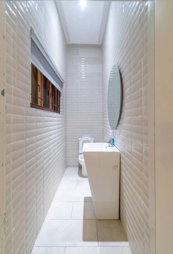 Bathroom, FQR Shortlet, Eti-Osa