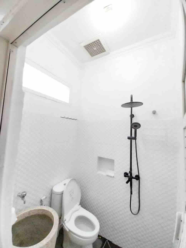 Bathroom 3, Guesthouse Hannia, Cirebon