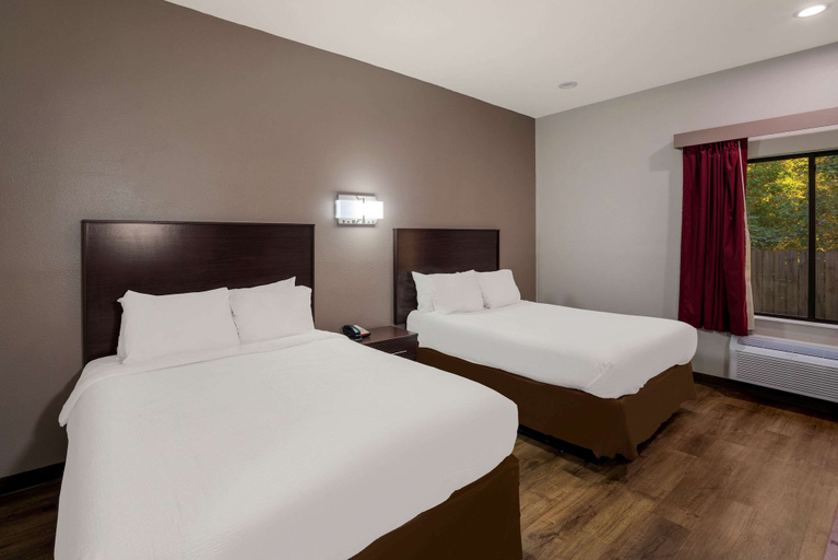 Bedroom 3, Rodeway Inn, Rankin