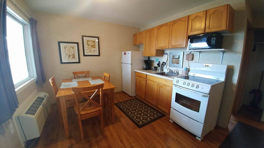 Others 4, Shoreline Resort, Okanagan-Similkameen