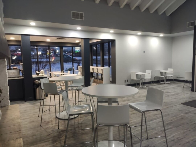 Food & Drinks 5, Travelodge by Wyndham Downtown Barrie, Simcoe