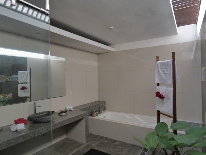 Bathroom 14