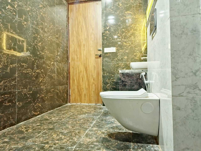 Bathroom, Hotel Ashirwad, Gautam Buddha Nagar