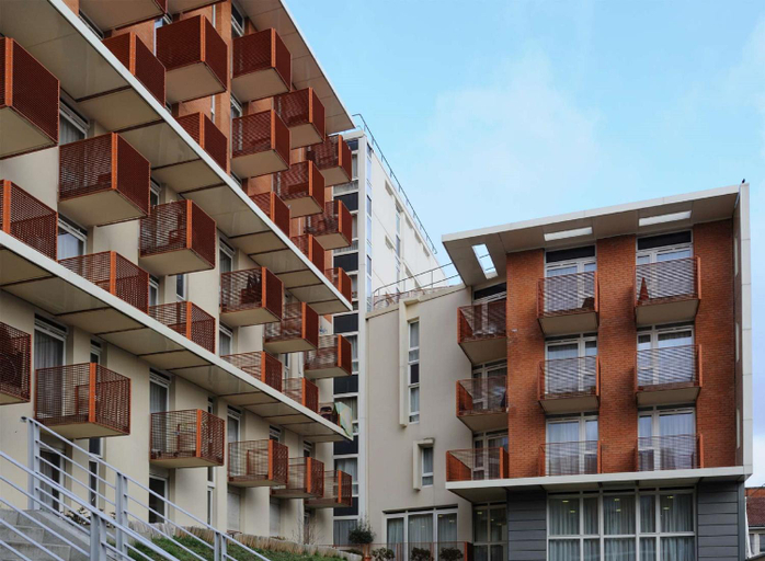 Exterior & Views