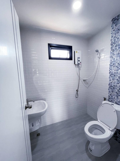Bathroom, Gasira Green, Phunphin