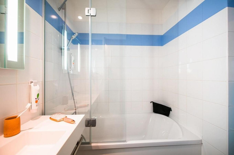 Bathroom 4, ibis Styles Strasbourg Stade de la Meinau, Bas-Rhin