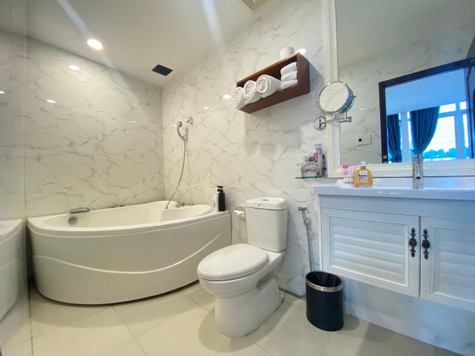 Bathroom 25