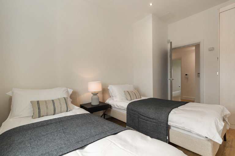 Bedroom 2, Apartment 10 Waterstone House - Sea Views, Pembrokeshire