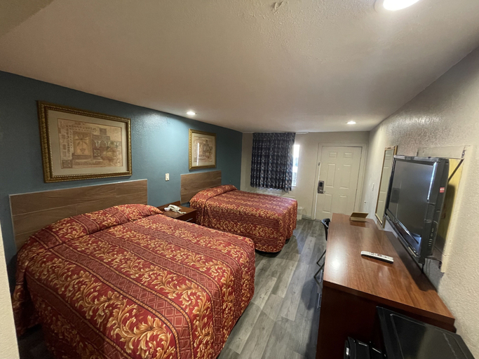 Bedroom 5, Deluxe Inn, Hinds