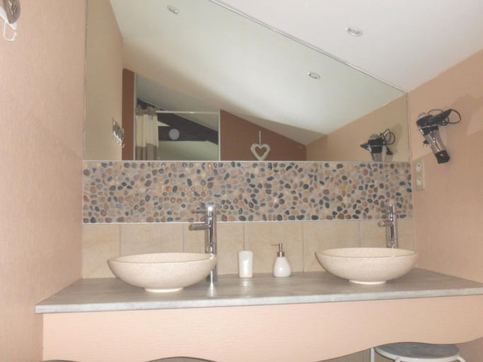 Bathroom 3, Le Moulin de Mayence, Dordogne