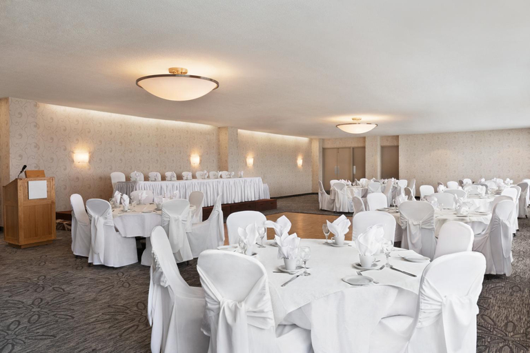 Food & Drinks 5, Ramada by Wyndham Belleville Harbourview Conferenc, Hastings
