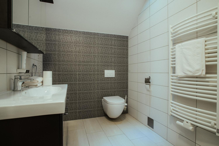 Bathroom 4, Apartments & Wellness Skok, Mozirje