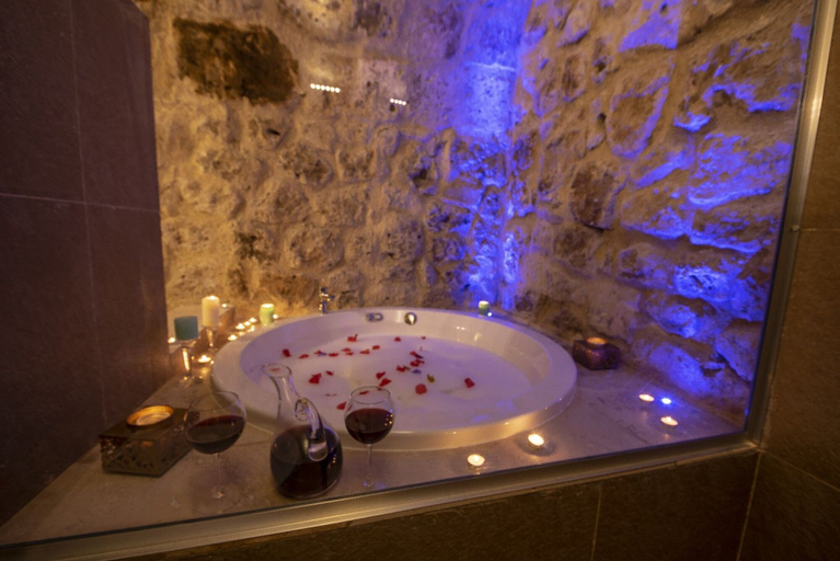 Bathroom 5, Sunak Cave Hotel, Ürgüp