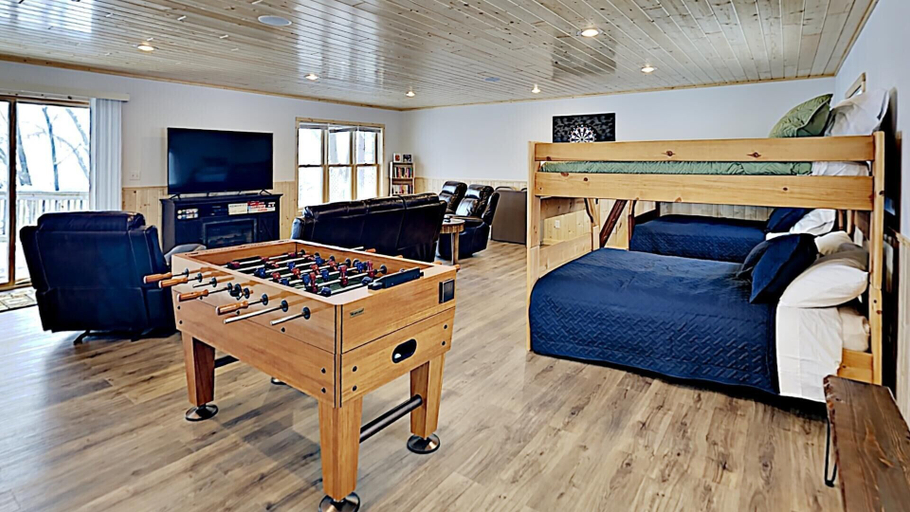 Bedroom 3, Oak Ridge Lake House, Sawyer