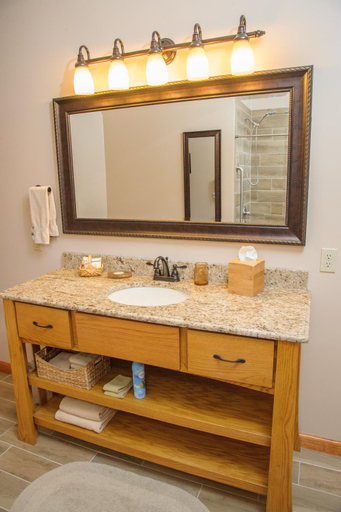 Bathroom 4, Berry Springs Lodge, Sevier