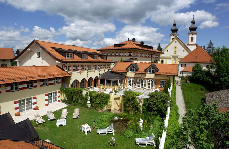 Exterior 1