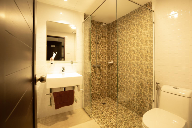 Bathroom, Intouch Riverside Hotel, Pakxe