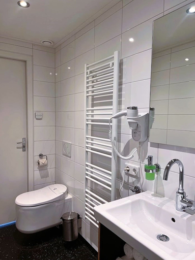 Bathroom 5, Loskade 45, Middelburg