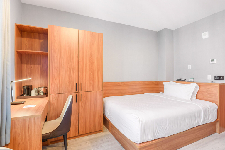 Bedroom 3, Liberty View Brooklyn hotel, New York