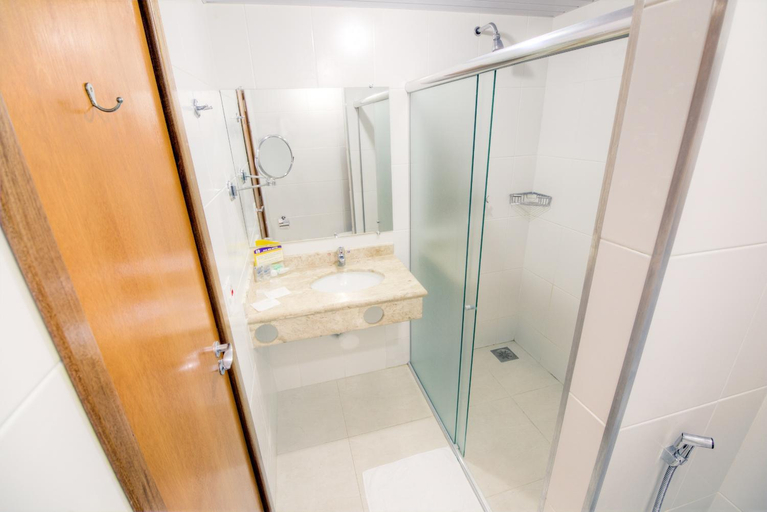 Bathroom 5, Hotel Dan Inn Uberaba & Convencoes By Nacional Inn, Uberaba