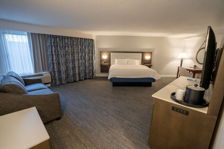 Bedroom 4, Hampton Inn & Suites Fairfield, Essex