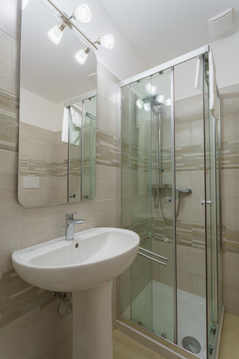 Bathroom 4, Hotel Roma, Udine