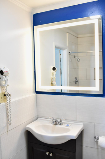 Bathroom 5, Rodeway Inn Swainsboro, Emanuel
