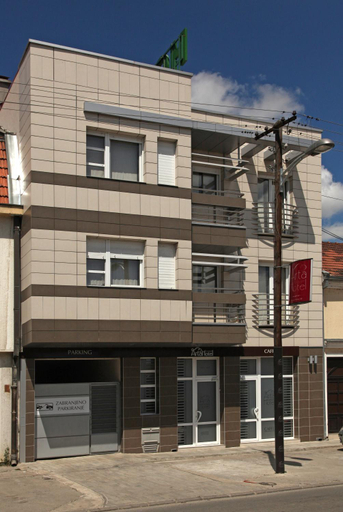 Exterior & Views