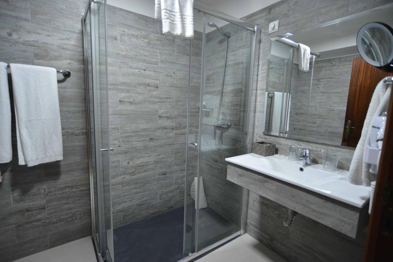 Bathroom 3, Hotel Salgueiro, Porto Moniz