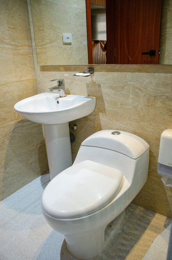 Bathroom 4, Hotel ByHours Las Americas, Santafé de Bogotá