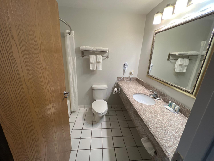 Bathroom 4, Quality Inn & Suites Portsmouth, Scioto