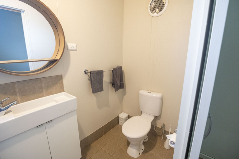 Bathroom 3, Capricorn Holiday Park, Carnarvon