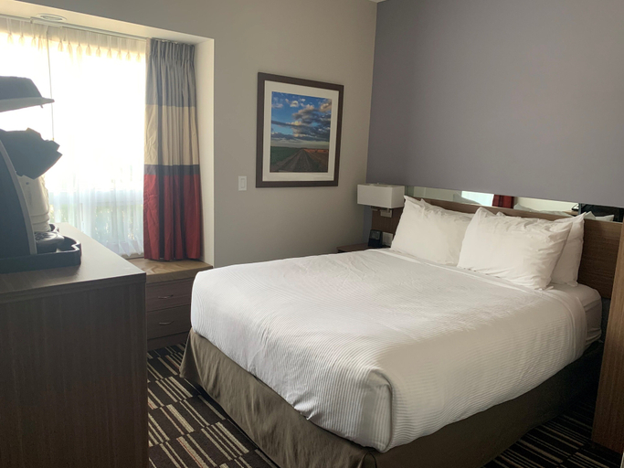 Bedroom 3, Microtel Inn & Suites By Wyndham Fort St John, Peace River
