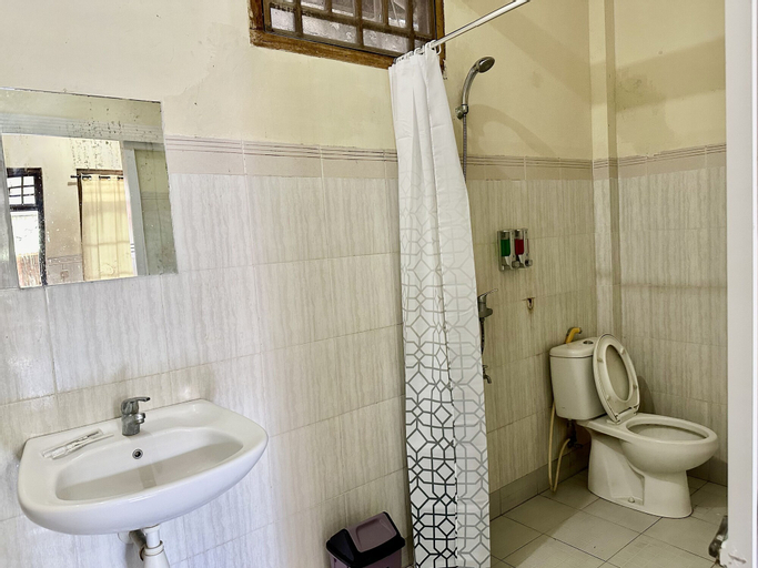 Bathroom 26