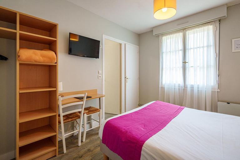 Bedroom 12