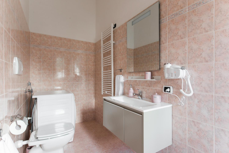 Bathroom 3, Luxury villa suite, Jacuzzi pool & garden Ostia Rome, Roma
