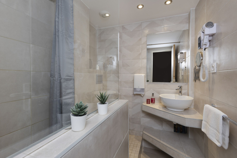 Bathroom 4, Hotel Restaurant Le Saint Antoine, Haute-Savoie
