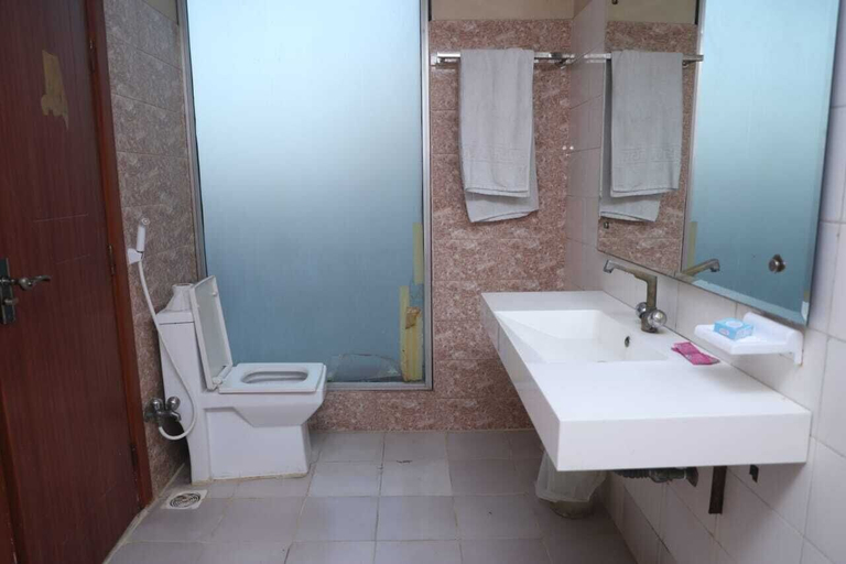 Bathroom 4, Hotel Pak Heritage, Lahore