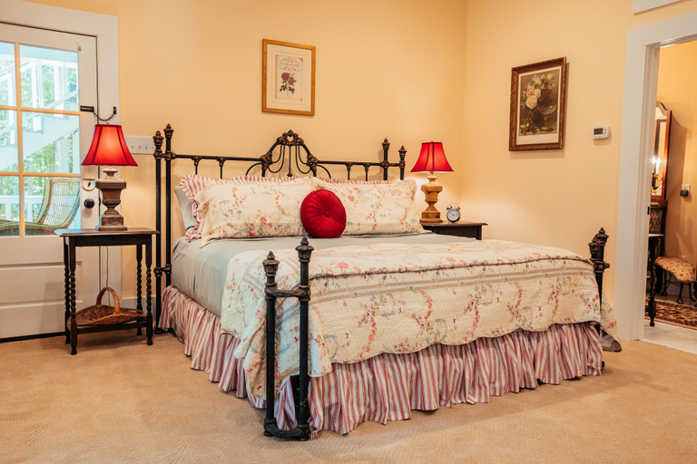 Bedroom 2, The Bird & Butterfly Inn, Jasper