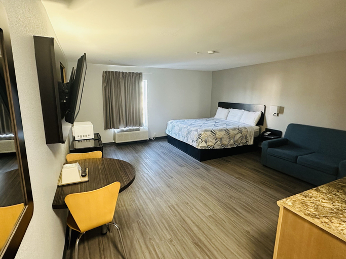 Bedroom 2, Motel 6 Mobile, AL – Airport Blvd, Mobile