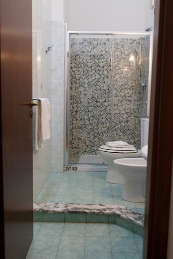Bathroom 4, Hotel Sant'Elia, Messina